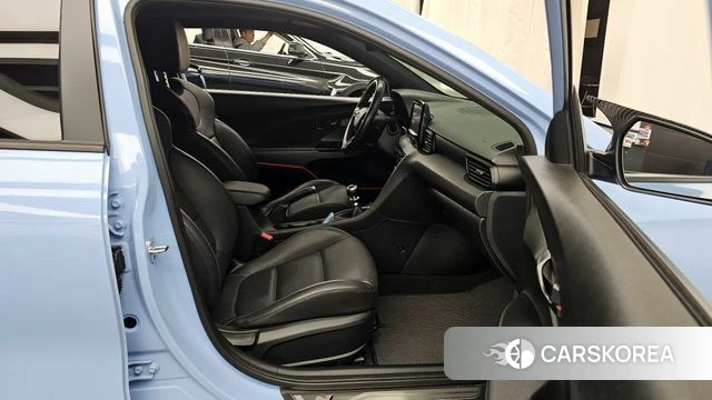 Hyundai Veloster (JS) 2018 Светло-серебряный цвет из Кореи, фото 2