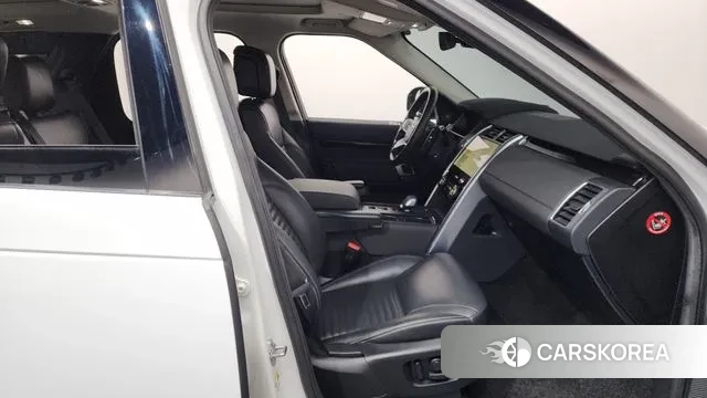 Land Rover Discovery 5 2021 Белый из Кореи, фото 2