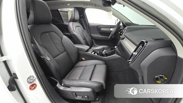 Volvo XC40 2022 Белый из Кореи, фото 2