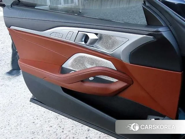 BMW 8 Series (G15) 2021 Черный из Кореи, фото 2