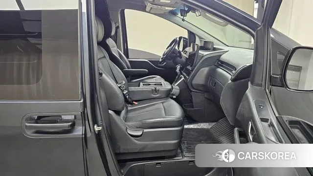 Hyundai Staria 2022 Серый из Кореи, фото 2