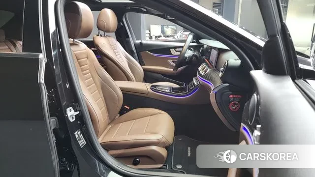 Mercedes-Benz E-Class W213 2023 Черный из Кореи, фото 2