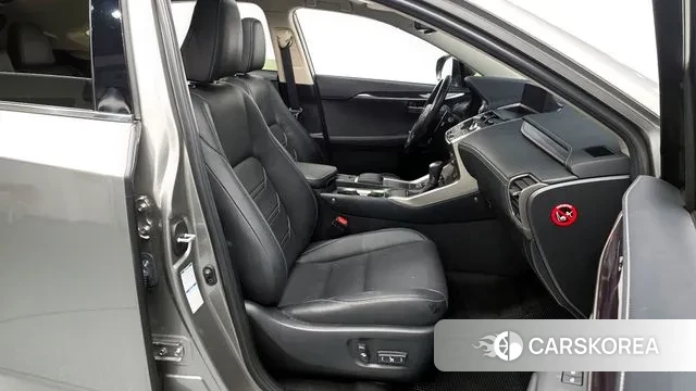 Lexus NX300h 2020 Серебряный из Кореи, фото 2