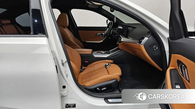 BMW 3 Series (G20) 2023 Белый из Кореи, фото 2