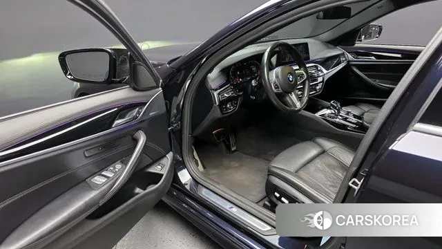 BMW 5 Series (G30) 2019 Черный из Кореи, фото 2