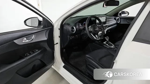 Kia The New K3 2nd generation 2023 Белый из Кореи, фото 2