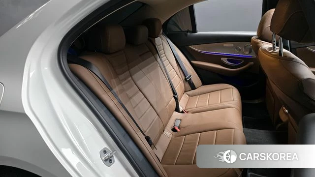 Mercedes-Benz E-Class W213 2019 Белый из Кореи, фото 2