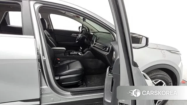 Kia Sportage 5th Generation 2022 Серебристо-серый из Кореи, фото 2