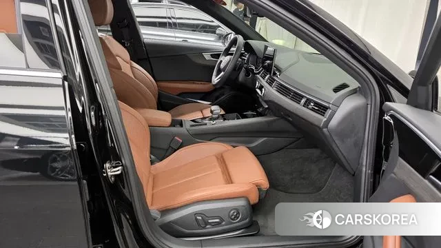 Audi A4 (B9) 2023 Черный из Кореи, фото 2