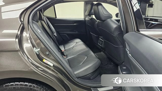 Toyota Camry (XV70) 2018 Серый из Кореи, фото 2