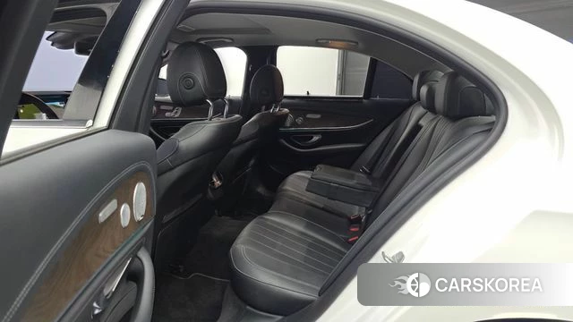 Mercedes-Benz E-Class W213 2018 Белый из Кореи, фото 2