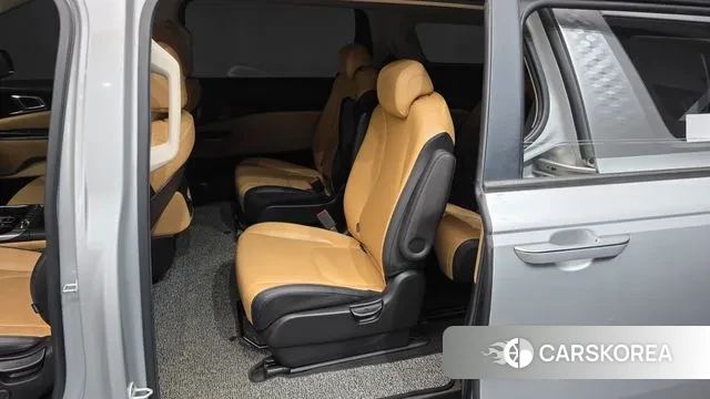 Kia Carnival 4th generation 2021 Серебряный из Кореи, фото 2