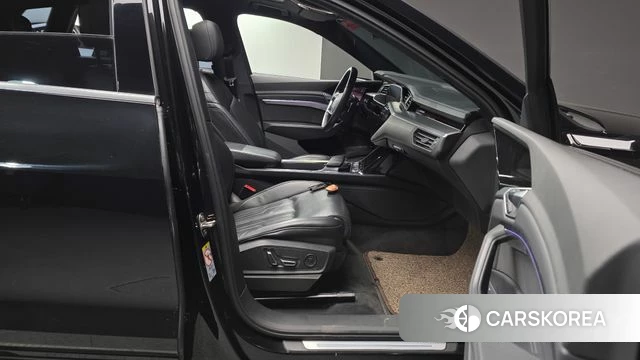 Audi e-Tron 2021 Черный из Кореи, фото 2