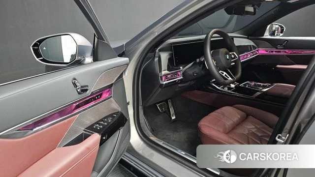 BMW 7 Series (G70) 2025 Серебристо-серый из Кореи, фото 2