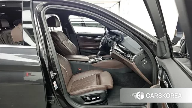 BMW 5 Series (G30) 2019 Серый из Кореи, фото 2