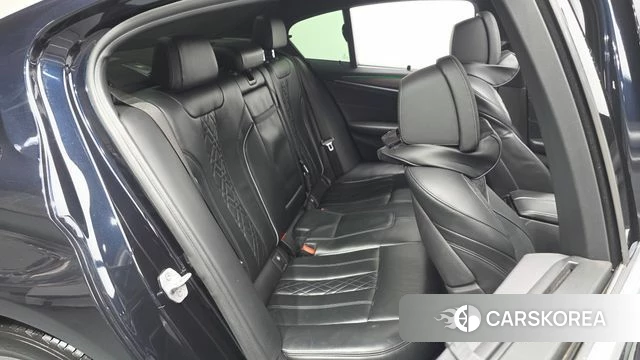 BMW 5 Series (G30) 2018 Черный из Кореи, фото 2