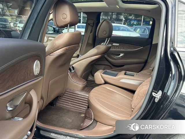 Mercedes-Benz E-class 2023 Черный из Китая, фото 2