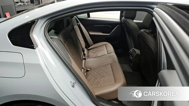 BMW 5 Series (G60) 2024 Серебристо-серый из Кореи, фото 2