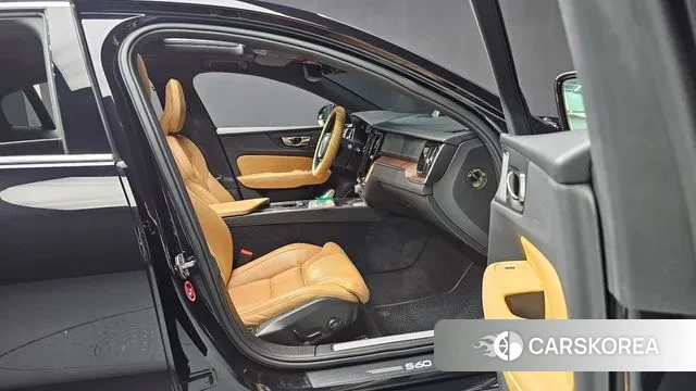 Volvo S60 3rd generation 2022 Черный из Кореи, фото 2