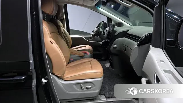 Hyundai Staria 2023 Черный из Кореи, фото 2