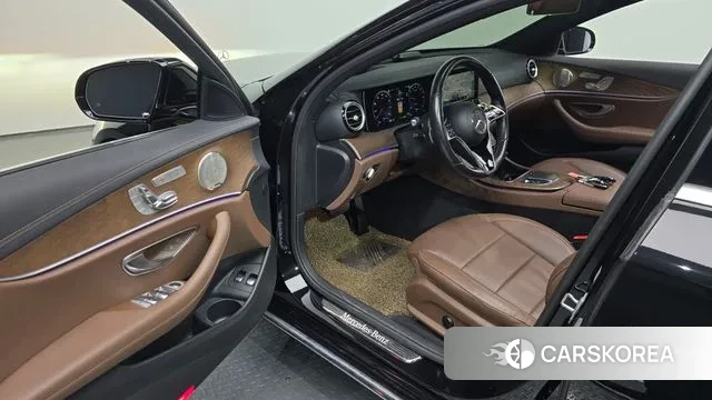 Mercedes-Benz E-Class W213 2021 Черный из Кореи, фото 2