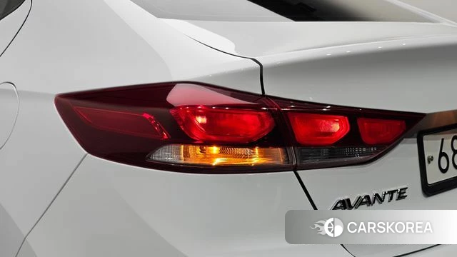 Hyundai Avante AD 2018 Белый из Кореи, фото 2