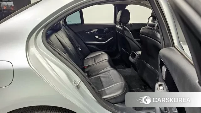 Mercedes-Benz C-Class W205 2018 Серебряный из Кореи, фото 2