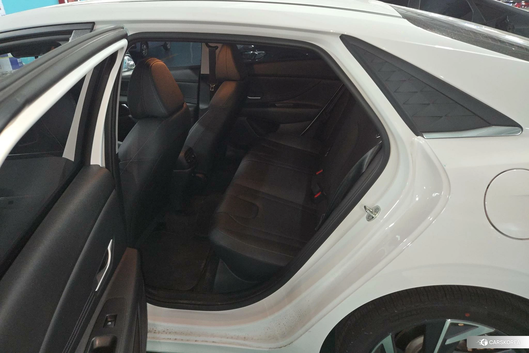 Hyundai Elantra 2023 Белый из Китая, фото 2