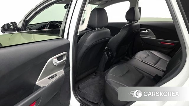 Kia Niro Plus 2022 Белый из Кореи, фото 2