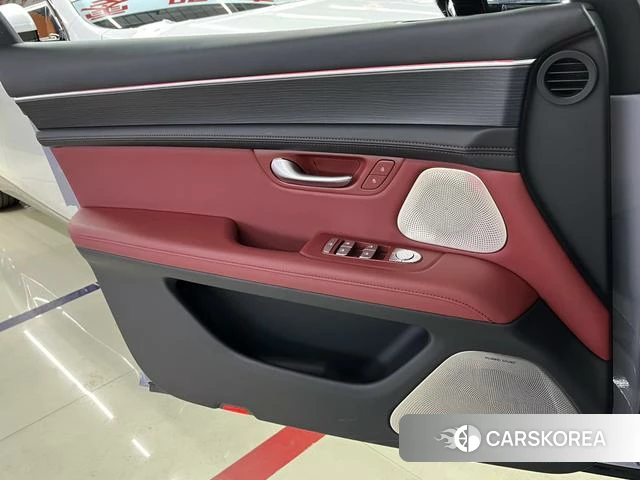 AITO Ask the world M5 2025 Серебристо-серый из Китая, фото 2