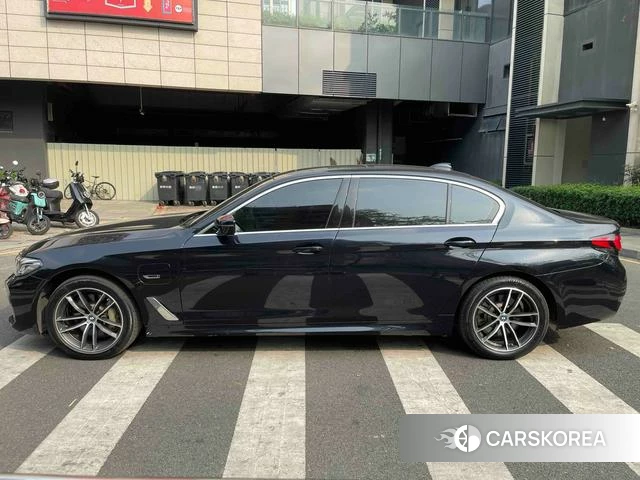 BMW 5 series PHEV 2021 Черный из Китая, фото 2