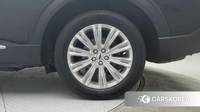 Ford Explorer 6th Generation 2021 Черный из Кореи, фото 2