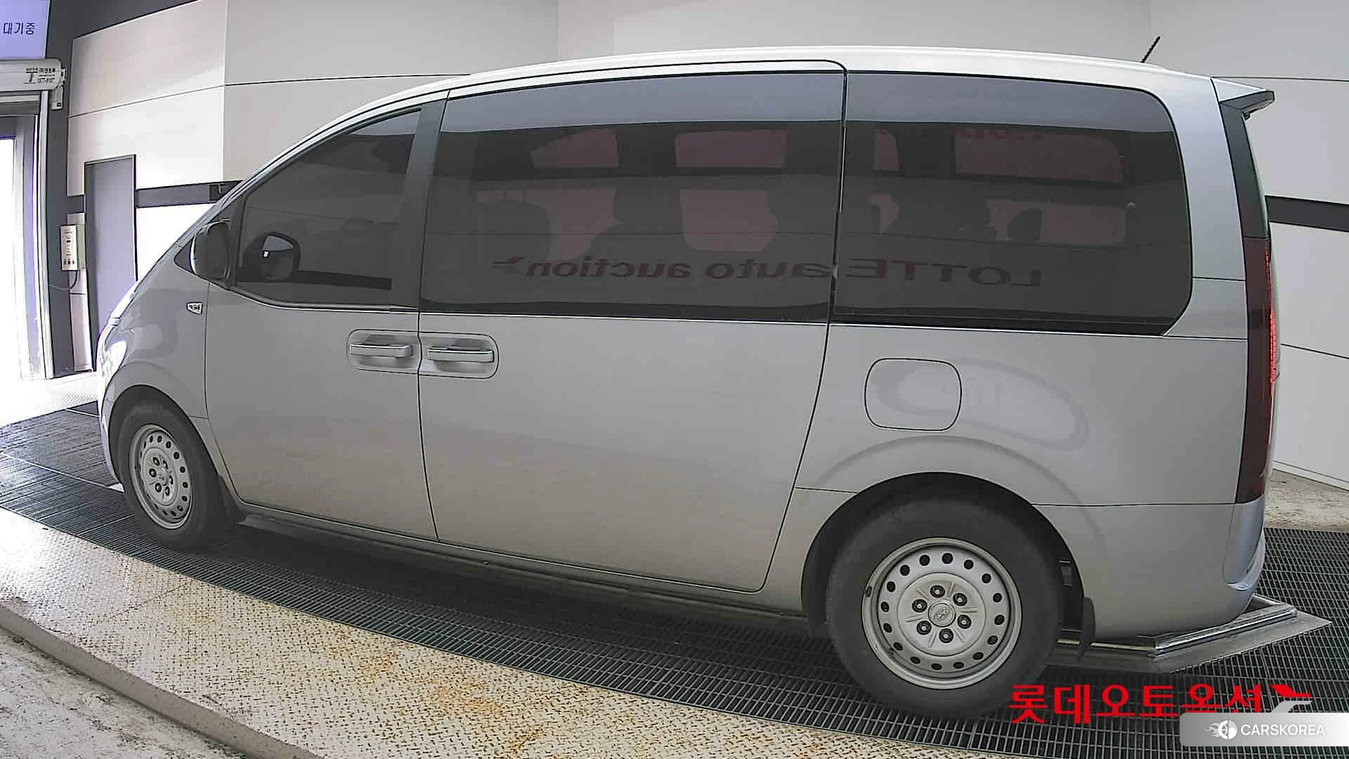 Hyundai Staria 2022 Shimmering Silver Metallic из Кореи, фото 2