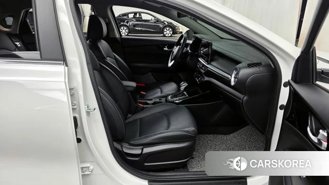 Kia The New K3 2nd generation 2022 Белый из Кореи, фото 2