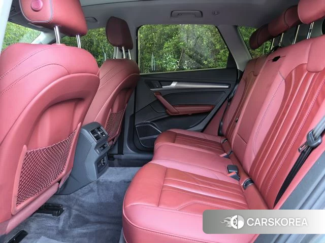 Audi Q5L 2023 Темно-серый из Китая, фото 2