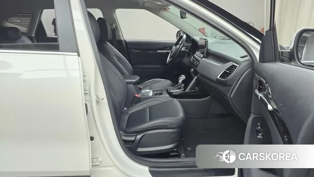 Kia Seltos 2022 Белый из Кореи, фото 2