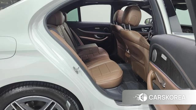 Mercedes-Benz E-Class W213 2023 Белый из Кореи, фото 2