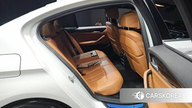 BMW 5 Series (G30) 2021 Белый из Кореи, фото 2