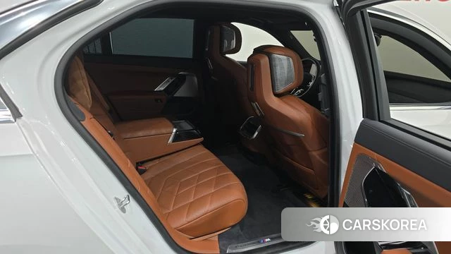 BMW 7 Series (G70) 2024 Белый из Кореи, фото 2