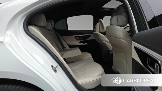 Mercedes-Benz E-Class W214 2025 Белый из Кореи, фото 2