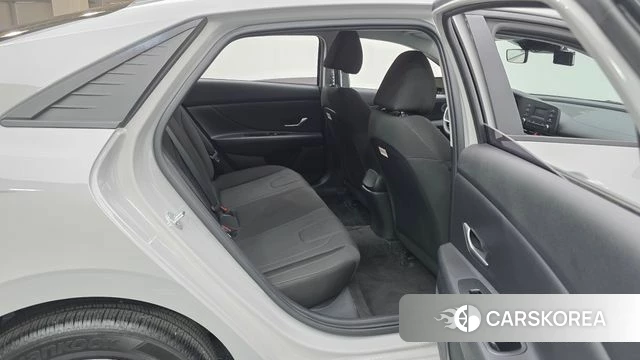 Hyundai Avante (CN7) 2021 Серебристо-серый из Кореи, фото 2