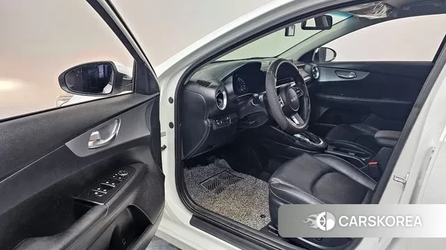 Kia The New K3 2nd generation 2022 Белый из Кореи, фото 2