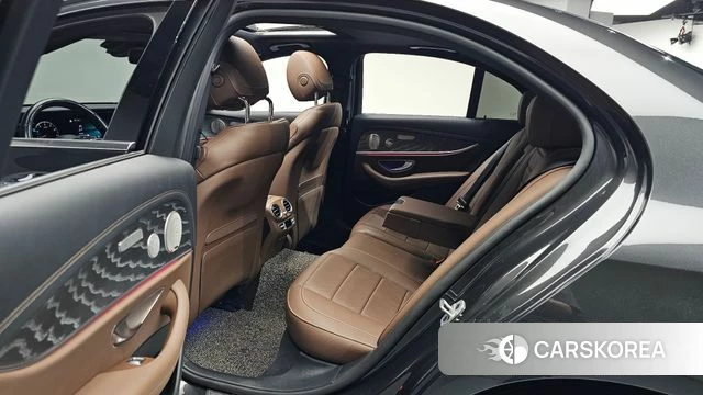 Mercedes-Benz E-Class W213 2022 Серый из Кореи, фото 2