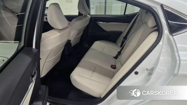 Toyota Camry (XV80) 2025 Белый из Кореи, фото 2