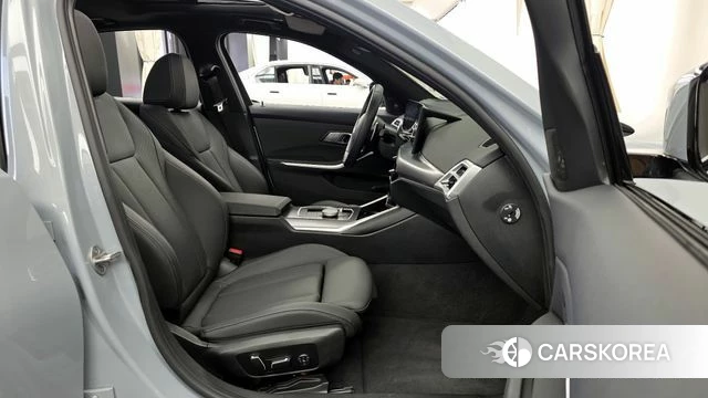 BMW 3 Series (G20) 2025 Светло-серебряный цвет из Кореи, фото 2