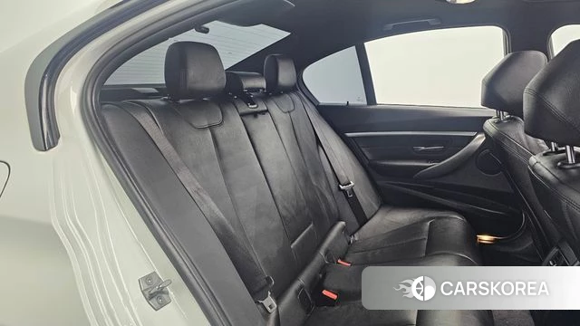 BMW 3 Series (F30) 2018 Белый из Кореи, фото 2