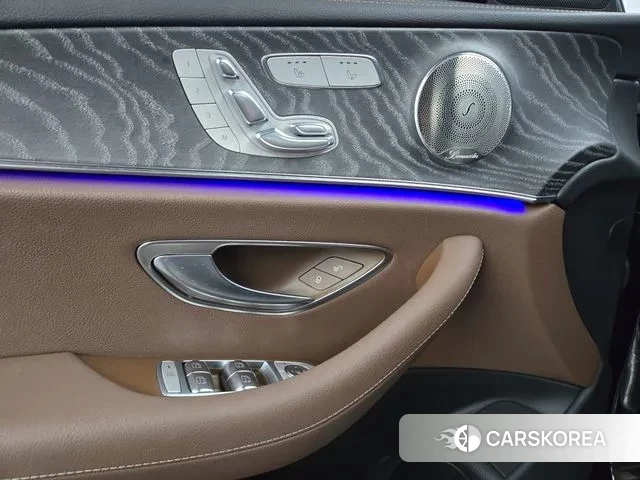 Mercedes-Benz E-Class W213 2023 Черный из Кореи, фото 2