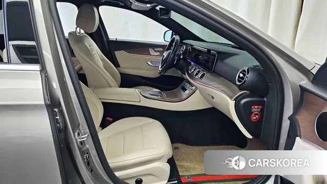 Mercedes-Benz E-Class W213 2020 Песочный из Кореи, фото 2