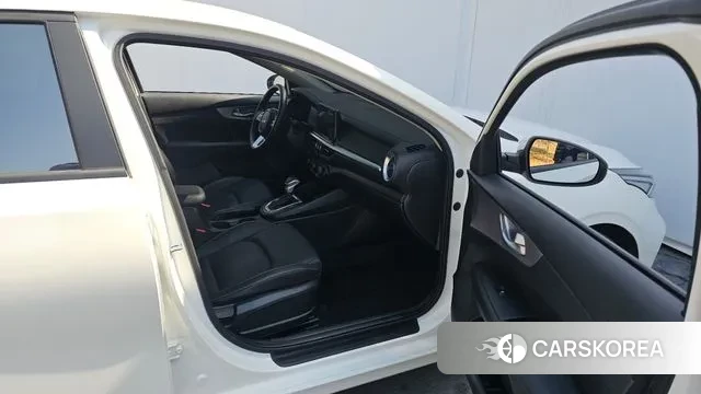 Kia The New K3 2nd generation 2022 Белый из Кореи, фото 2