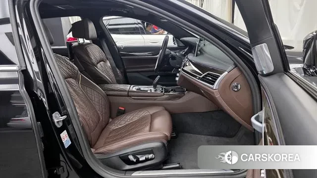 BMW 7 Series (G11) 2021 Черный из Кореи, фото 2